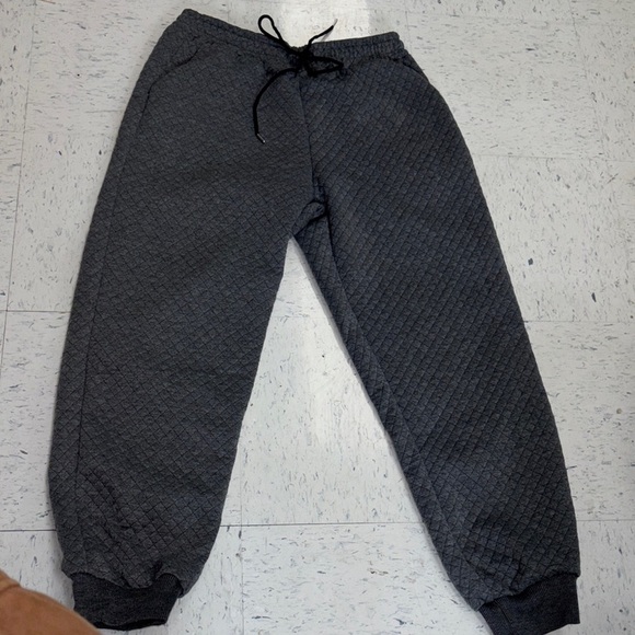 Gray Quilted Sweatshirt and Joggers Set - Picture 9 of 11